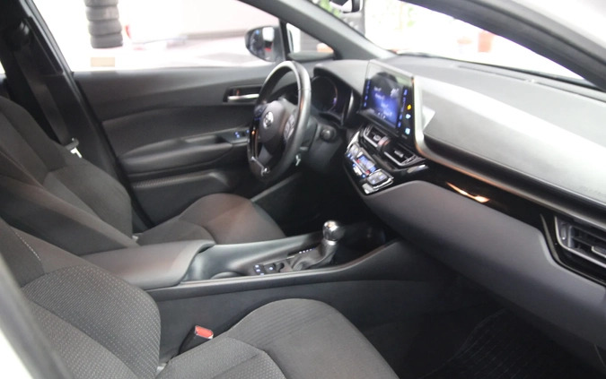 Toyota C-HR cena 87900 przebieg: 61000, rok produkcji 2019 z Strzelno małe 106